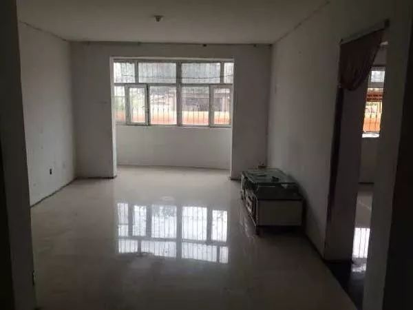 石河子三室二厅50万精装修急卖,石河子二手房大户型推荐