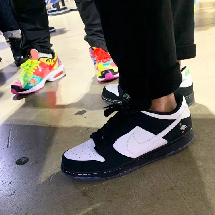 灵感源于《纽约邮报》！黑白鸽子DunkSB再曝全新实物图