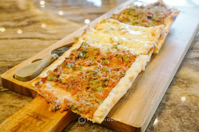 在这个魔幻的江南小城里，来一场烤肉和大饼的狂欢！