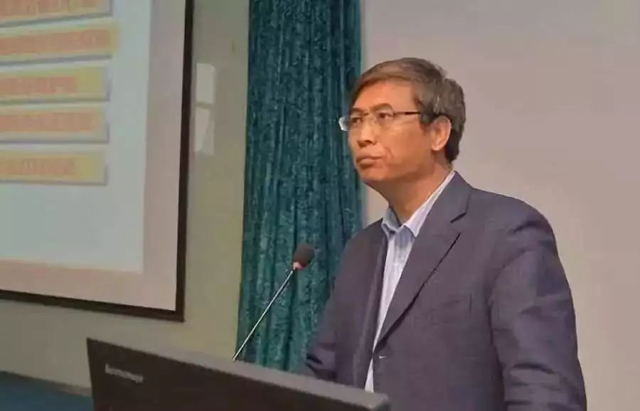 今天，向大家报告一个沉痛的消息