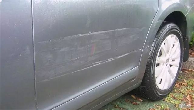 灰色车漆划痕修复最好方法,黑色车漆划痕修复小妙招看不出