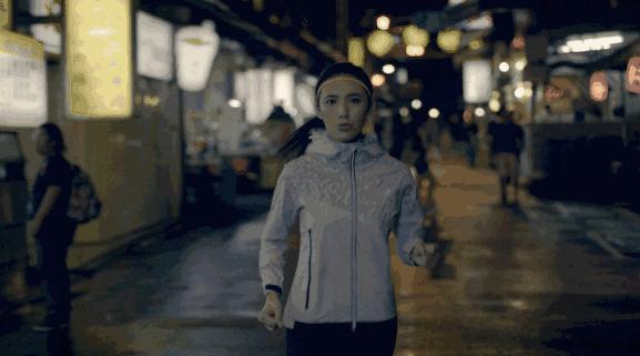 刘嘉玲穿的羽绒服,刘嘉玲棉服