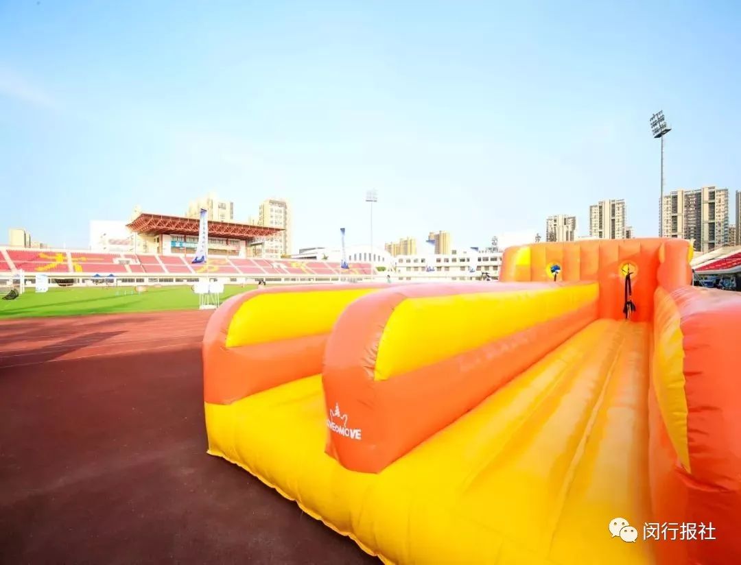 快，换上跑鞋，到上海最美林荫道中，参加欢乐嘉年华！