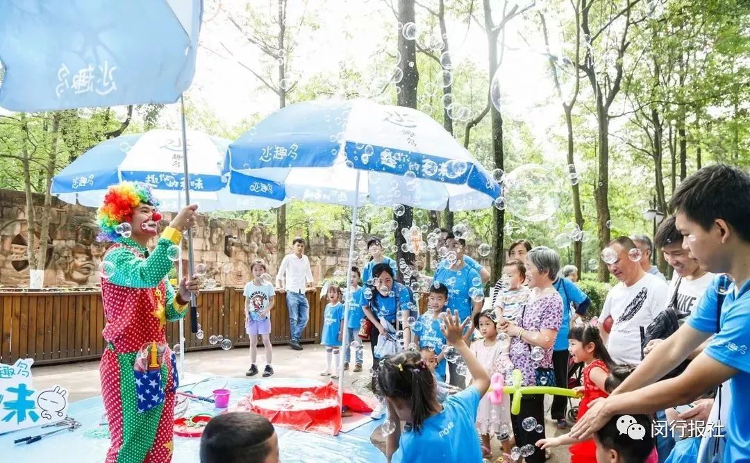 快，换上跑鞋，到上海最美林荫道中，参加欢乐嘉年华！