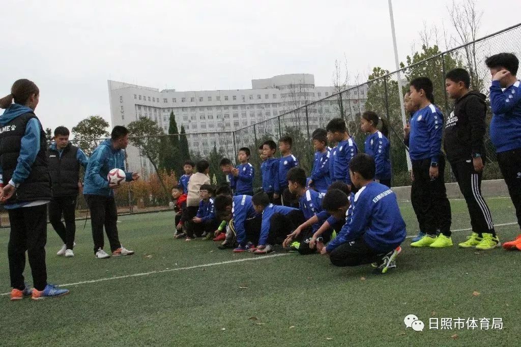 「快来围观这群超级棒的孩子」厚积薄发新力量，日照市足球学校开课啦~
