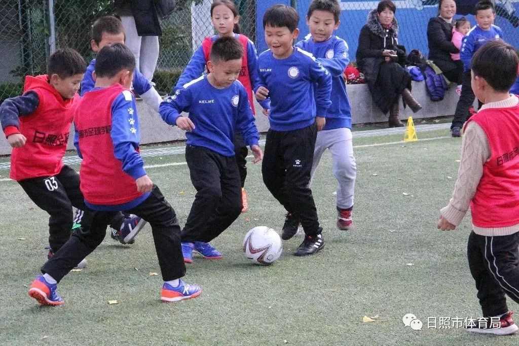 「快来围观这群超级棒的孩子」厚积薄发新力量，日照市足球学校开课啦~