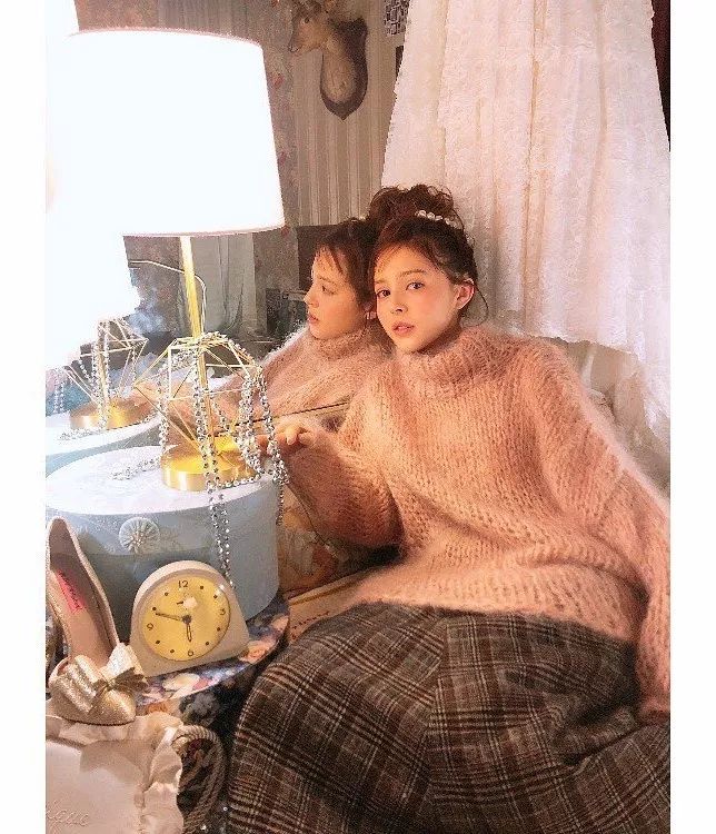 时髦新穿法冬天也能穿裙子,冬季哪些裙子比较轻盈又好穿