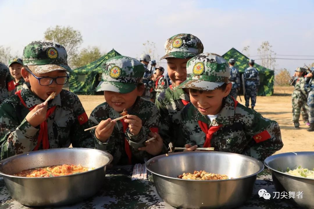 做薪火相传举旗人：北部战区空军部队庆祝空军成立69周年