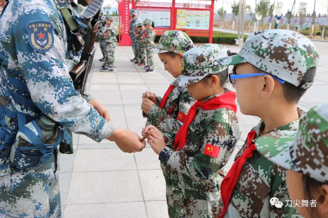 做薪火相传举旗人：北部战区空军部队庆祝空军成立69周年