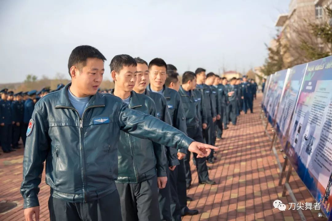 做薪火相传举旗人：北部战区空军部队庆祝空军成立69周年