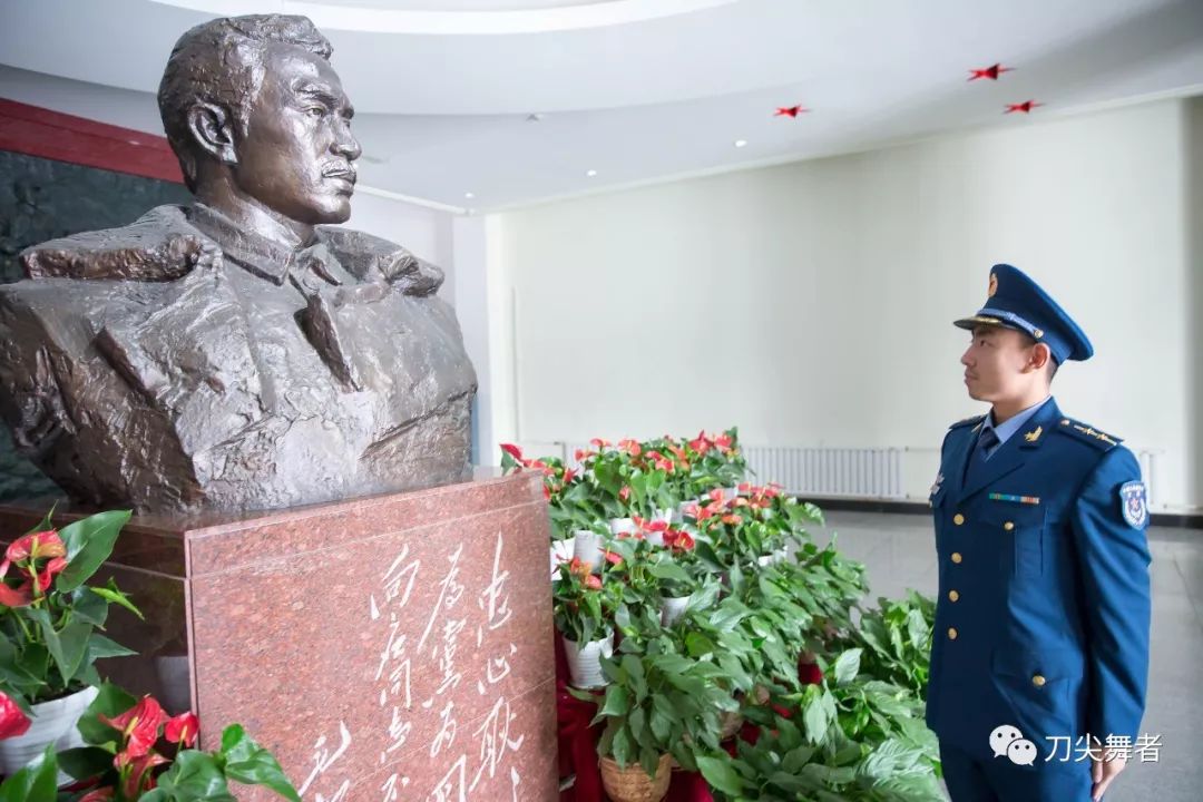 做薪火相传举旗人：北部战区空军部队庆祝空军成立69周年