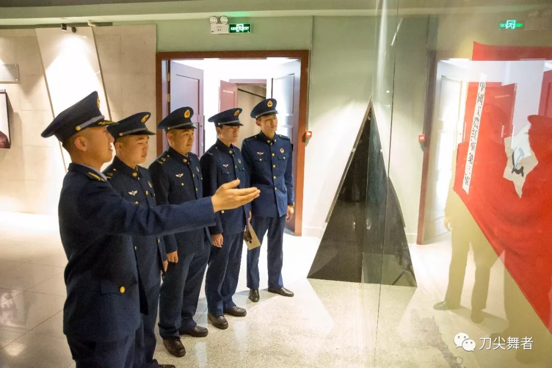 做薪火相传举旗人：北部战区空军部队庆祝空军成立69周年