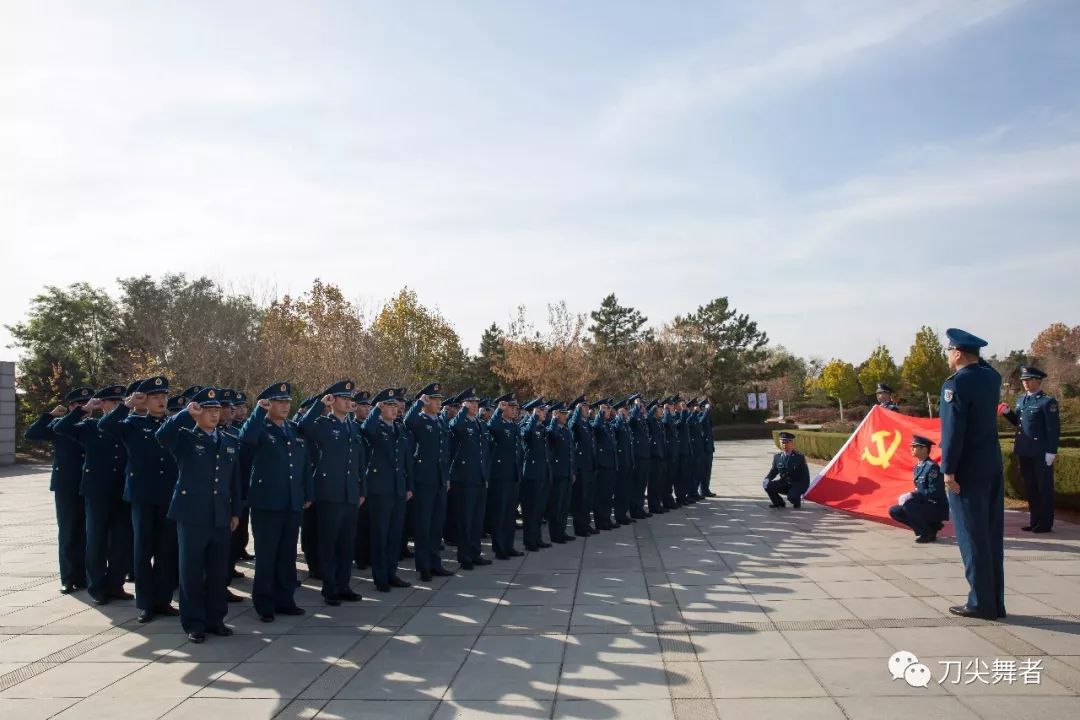做薪火相传举旗人：北部战区空军部队庆祝空军成立69周年