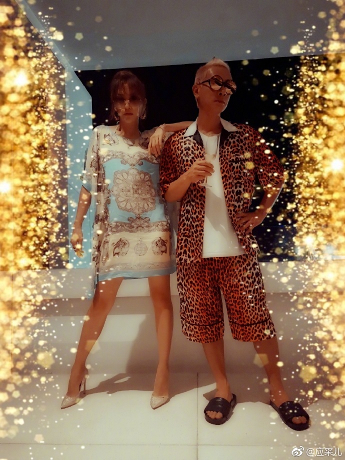 陈小春和应采儿的婚礼服装,陈小春应采儿快乐大本营衣服