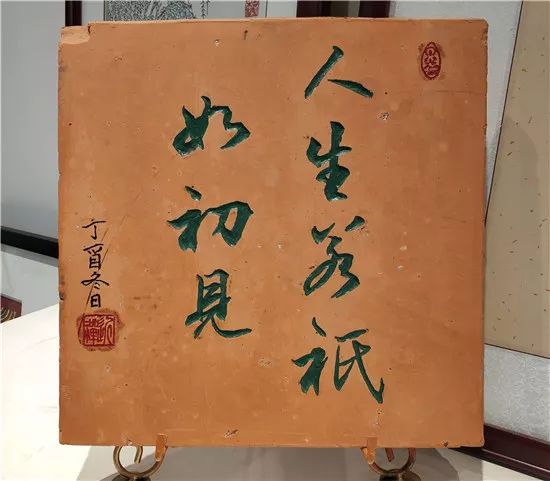 「家在鲤城」刻刀如笔展技艺，红砖作画铸匠心