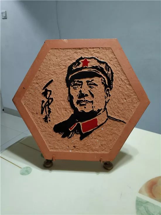 「家在鲤城」刻刀如笔展技艺，红砖作画铸匠心