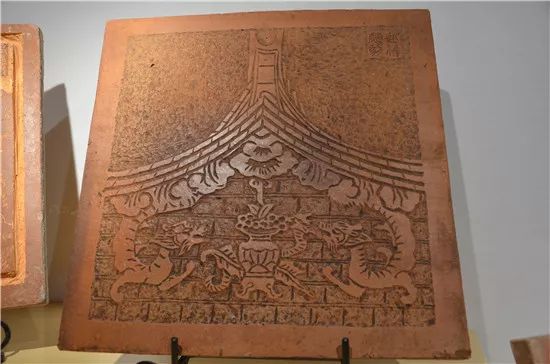 「家在鲤城」刻刀如笔展技艺，红砖作画铸匠心