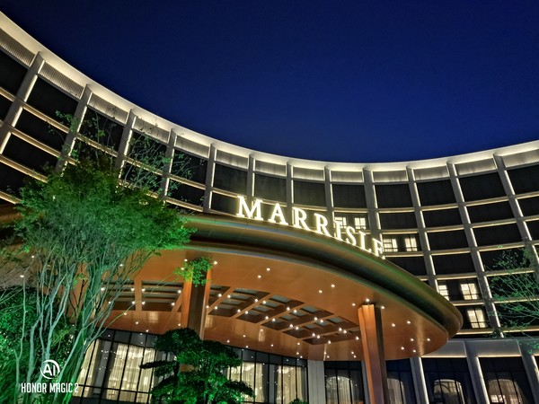 荣耀Magic2拍照如何？手持超级夜景赞爆