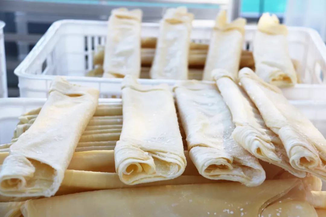 16斤鲜奶只出1斤乳扇，丽江也有自己的乳扇加工厂啦！只有1%的丽江人知道！