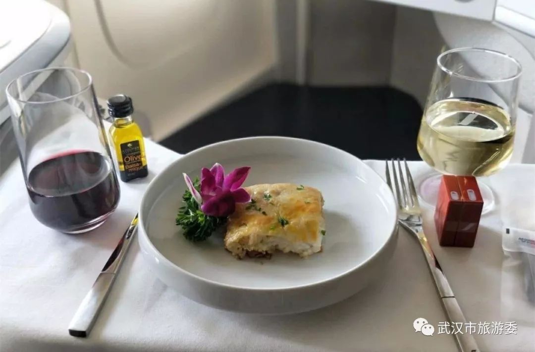 本周新鲜｜黄鹤楼新增入园神器，九真山秋景倒计时，红遍北上广的喜茶来啦！