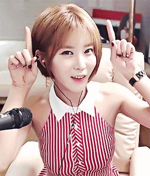 网红女主播直播间卖假货当场被抓,网红情侣被抓了