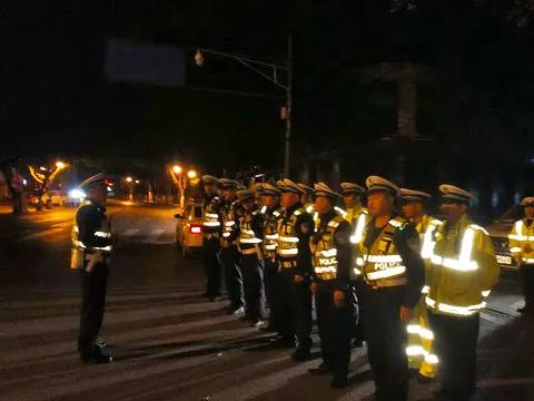 赛摩碰到交警,赛摩深夜扰民重拳出击