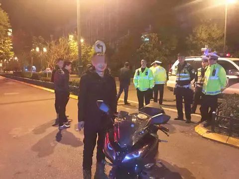 赛摩碰到交警,赛摩深夜扰民重拳出击