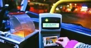 两分钟看济南,听济南美术馆里的美国声音