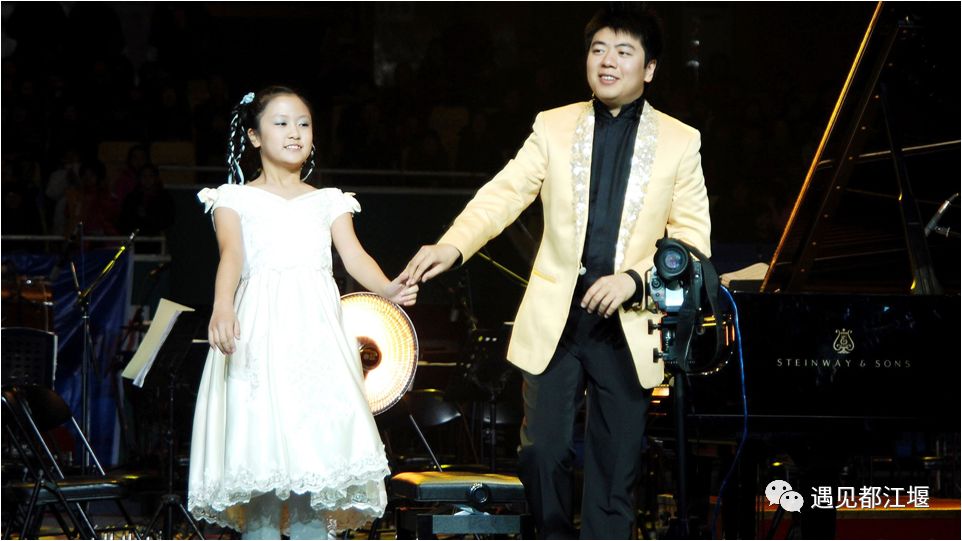 郎朗和百名琴童合奏成都采访视频,郎朗百名琴童报名条件