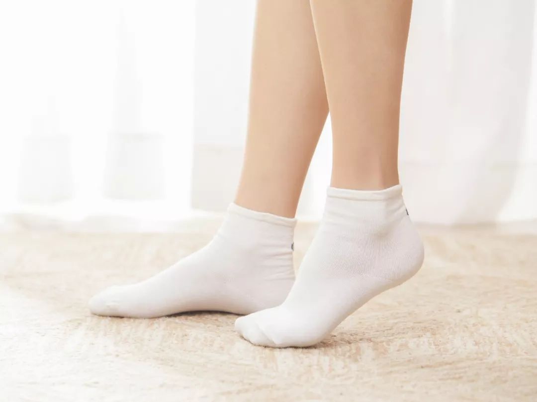 利用秸秆做袜子,用泥土做袜子