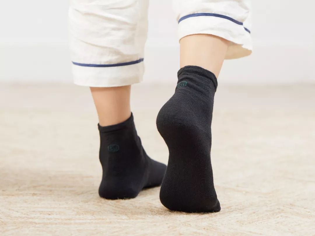 利用秸秆做袜子,用泥土做袜子