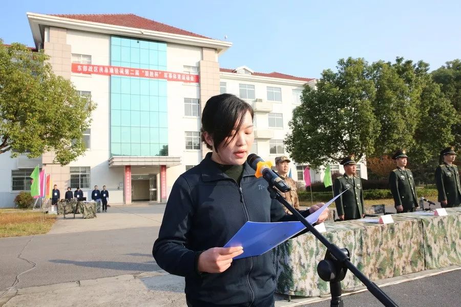 解放军运动会扛着炮跃过障碍,直击军体运动会