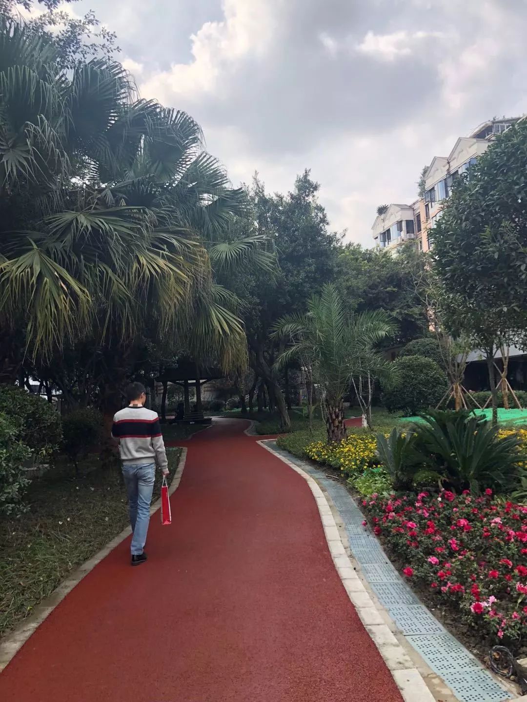 慢慢走慢慢欣赏沿途的风景,慢慢走欣赏一路风景