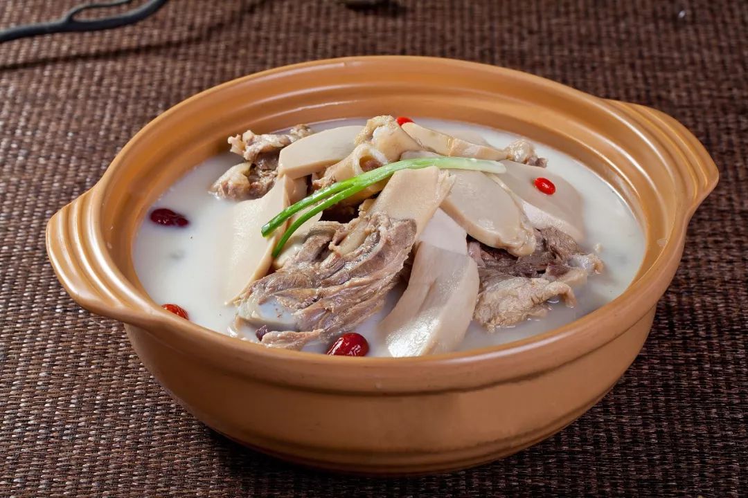 别再喝骨头汤了专家告诉你真相,你以为喝骨头汤真的能补钙吗