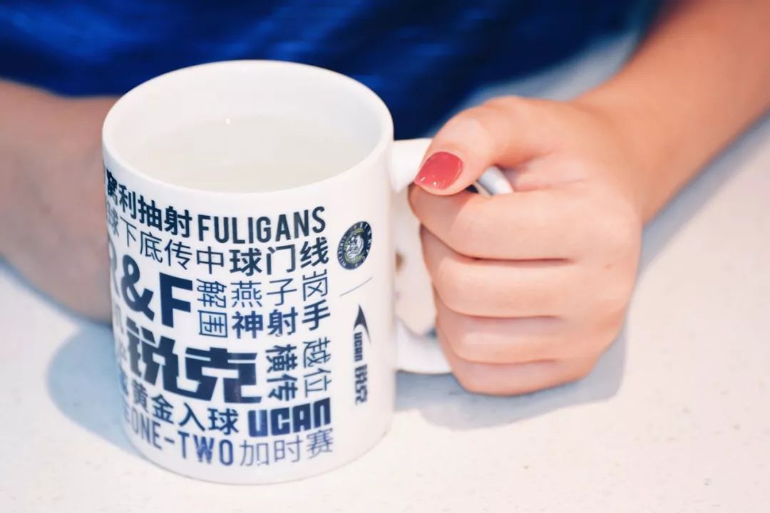 在浮华都市共赴一场盛大球赛，只要一样的球衣