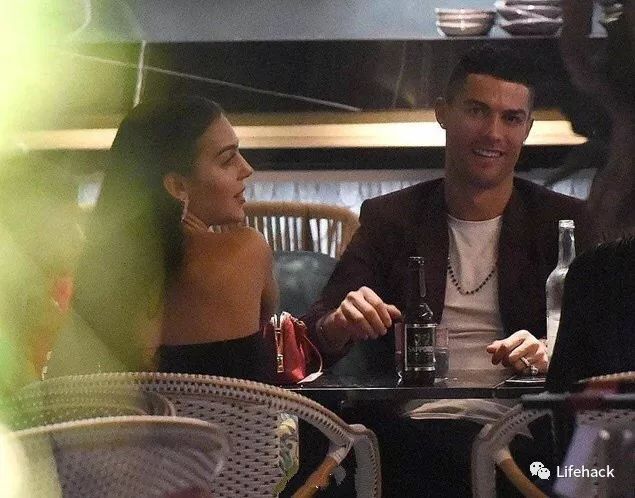 c罗求婚成功女友手戴钻戒照曝光,c罗求婚成功全过程