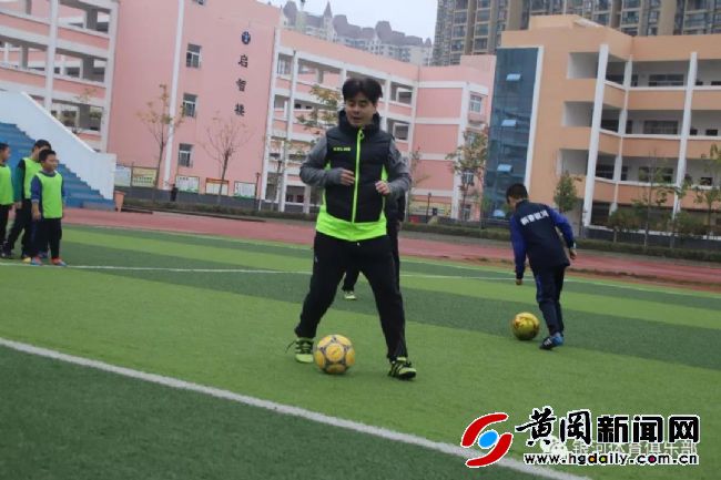 湖北青少年足球联赛黄冈,足球下基层