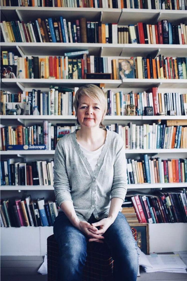 萨拉沃特斯原著,萨拉沃特斯访谈完整版