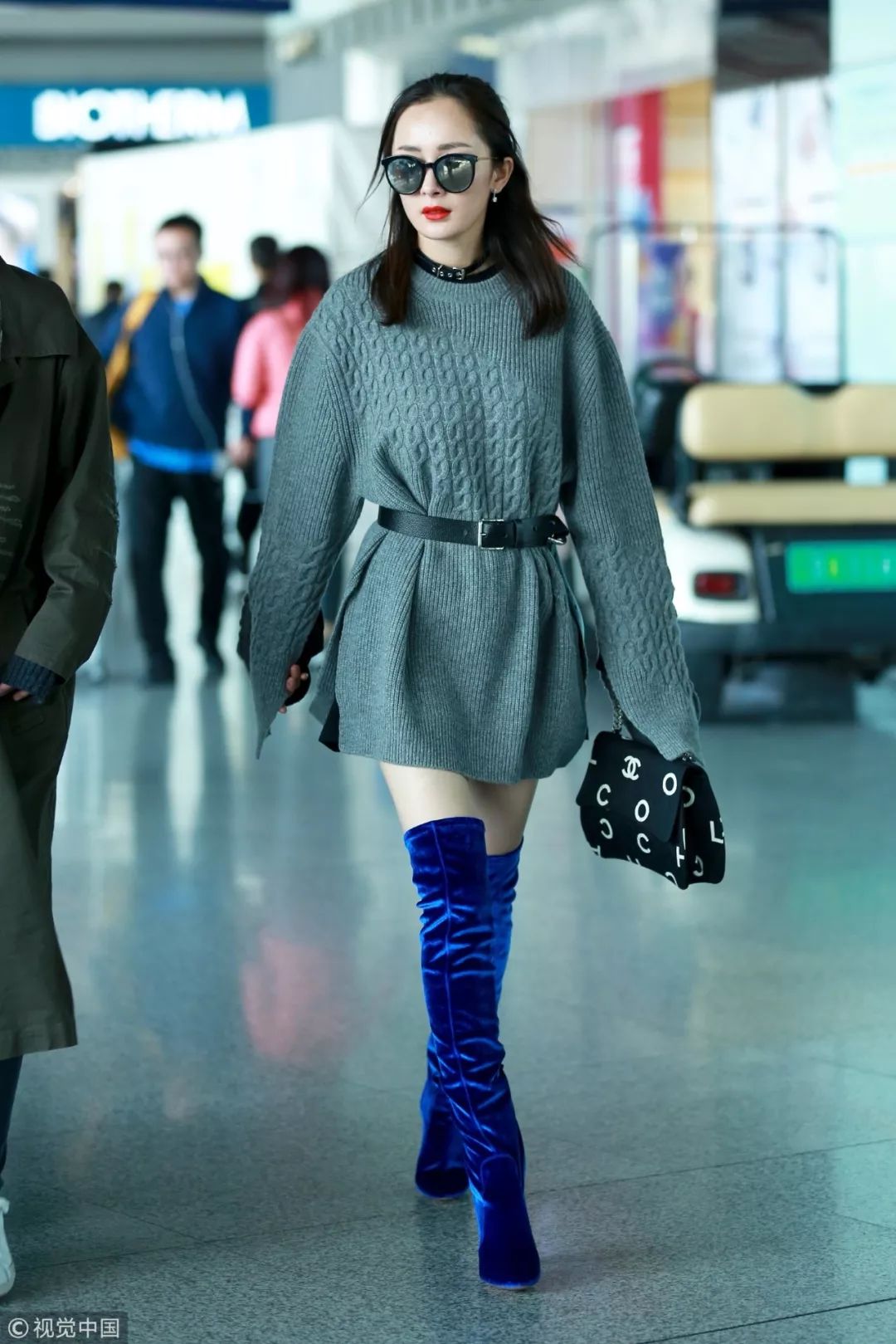 针织裙有静电粘腿妙招,哪种半身裙显腿长