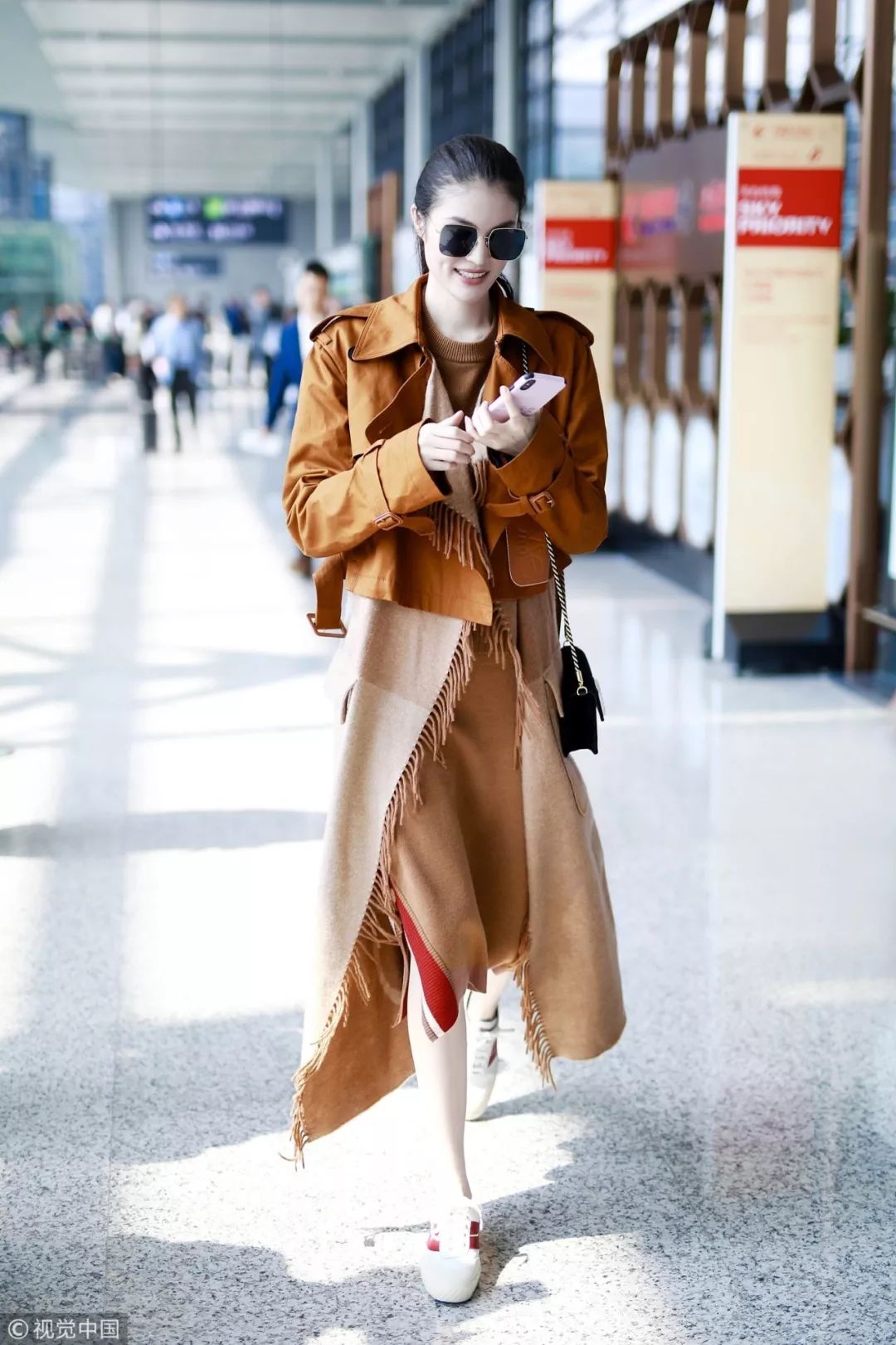 针织裙有静电粘腿妙招,哪种半身裙显腿长