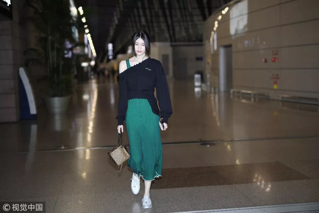 针织裙有静电粘腿妙招,哪种半身裙显腿长