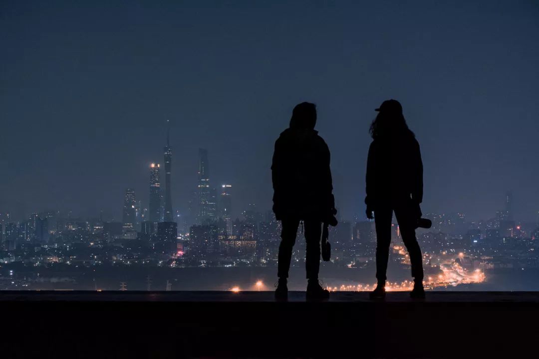 她们用自己的身体，建起了一幢幢泣血的“姐妹楼”