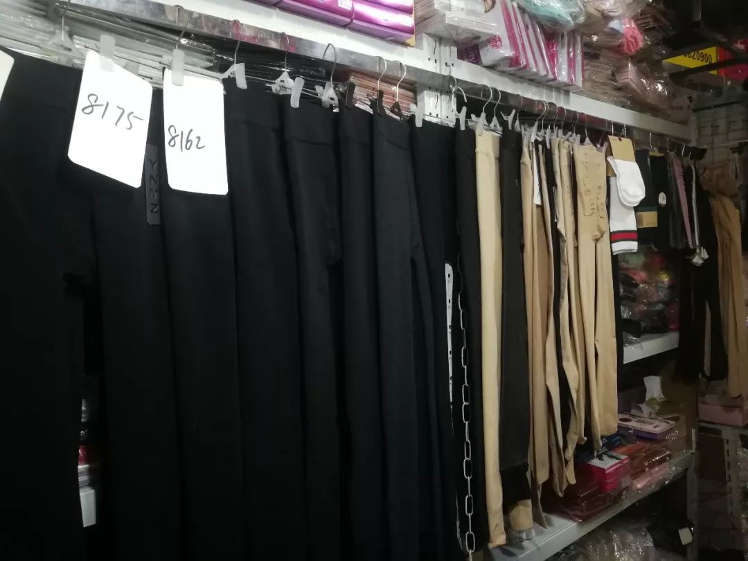 众里寻她千百度翻箱倒柜找秋裤,众里寻他千百度却在灯火阑珊处