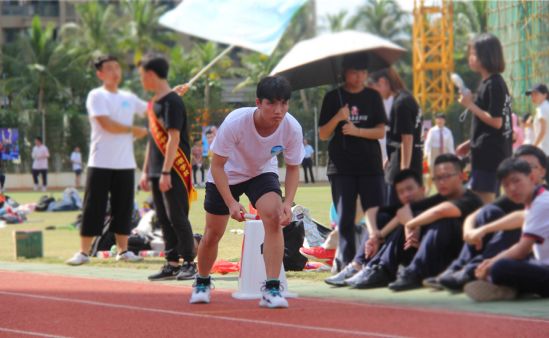 观澜湖华侨中学校园,海口市华侨中学观澜湖学校国标舞