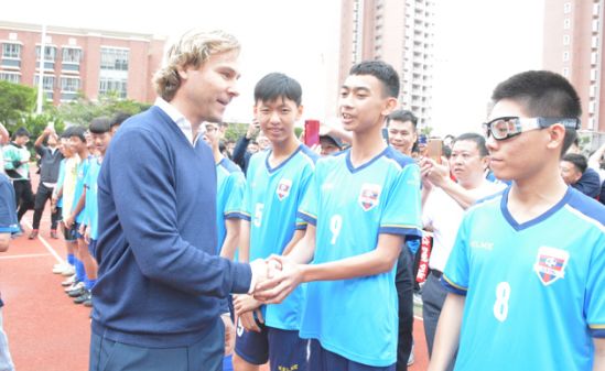 观澜湖华侨中学校园,海口市华侨中学观澜湖学校国标舞