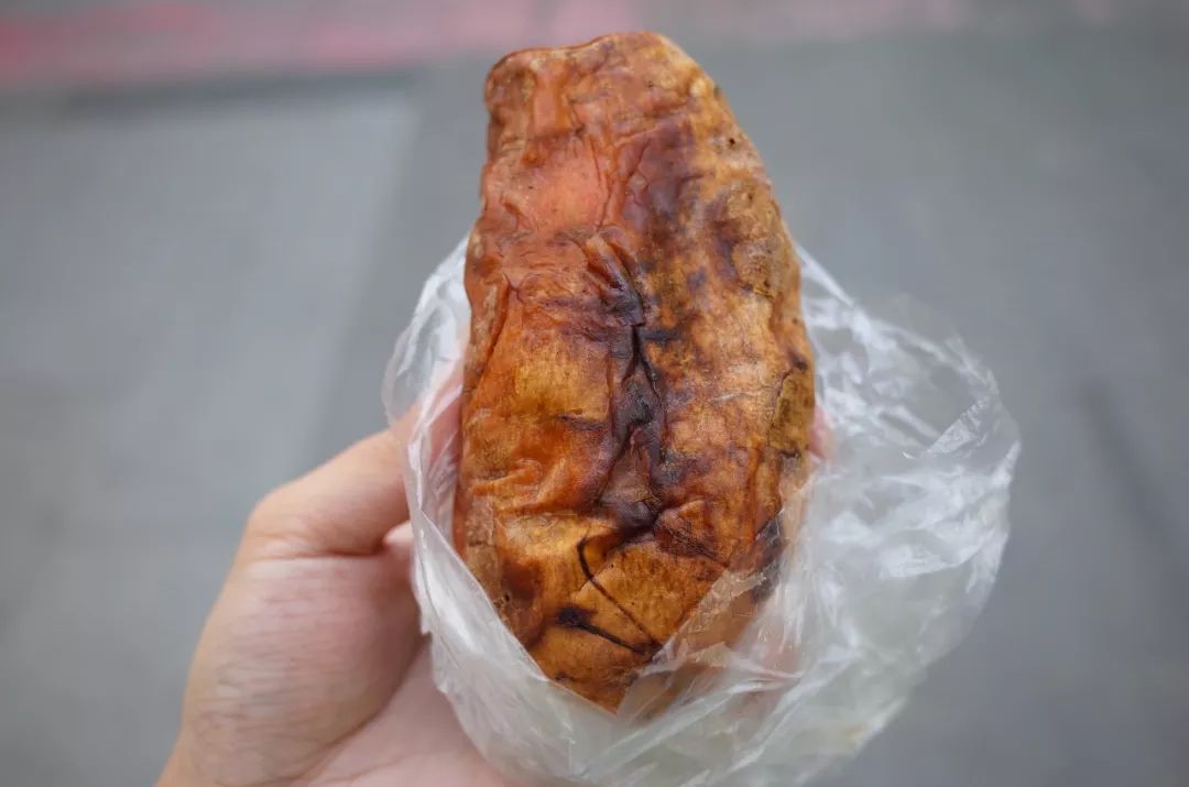 人间不值得但是人间很美好,人间不值得但是你值得是谁说的