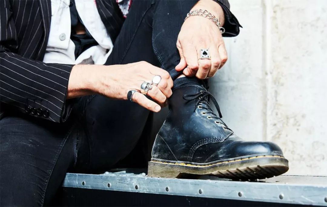 CdG、NBHD被区别对待？Dr.Martens“傲娇”的另一面~