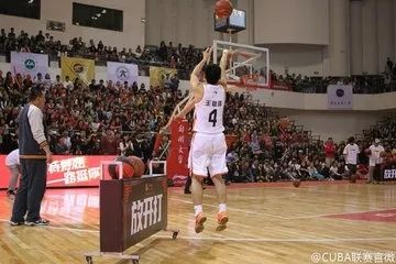 打篮球比赛有奖品,打篮球秀爆全场