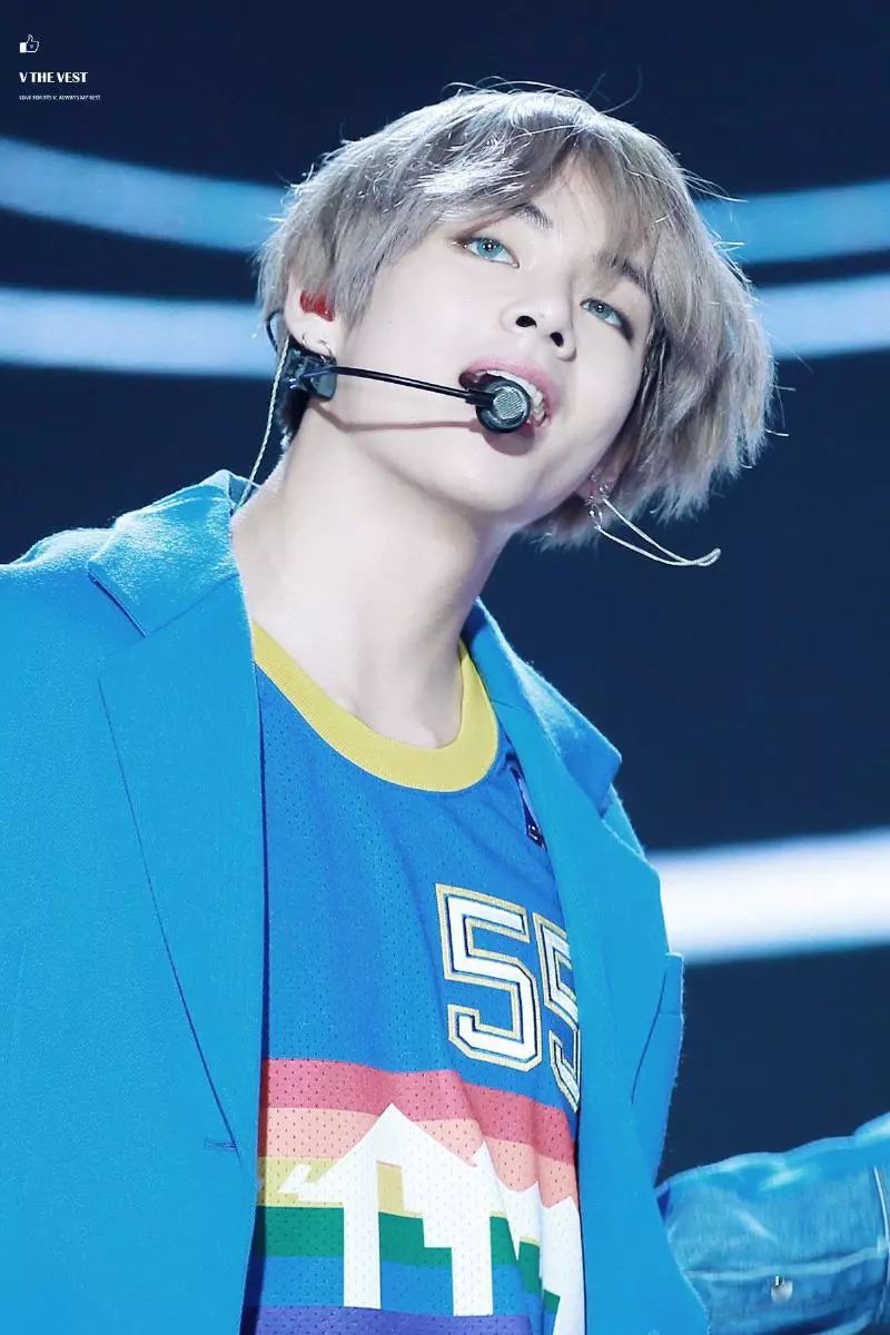 世界首帅V戴起耳环来，让女生都自愧不如啊！