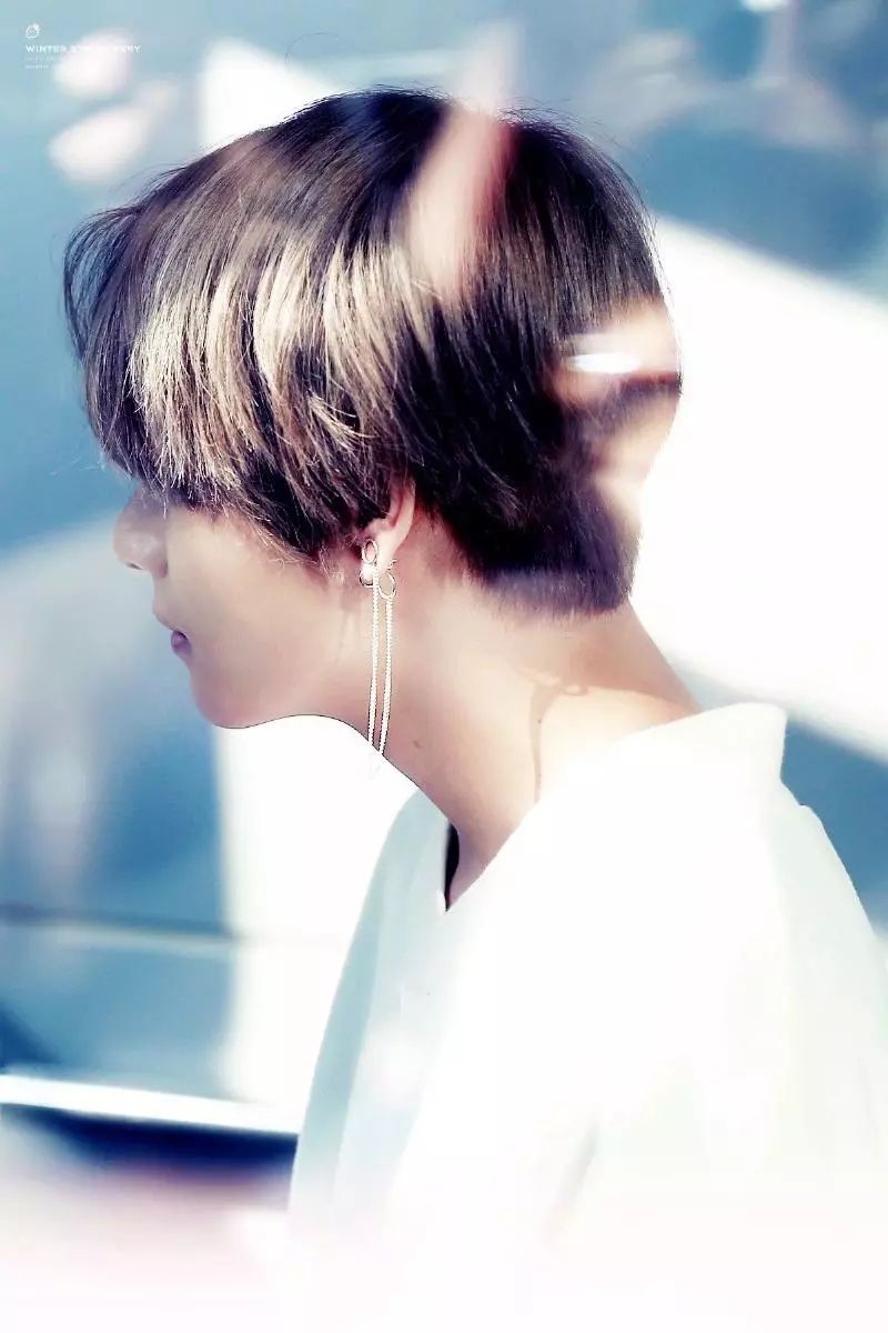 世界首帅V戴起耳环来，让女生都自愧不如啊！